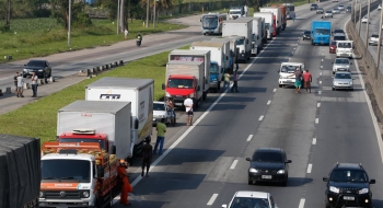 Greve dos caminhoneiros fez indústria recuar 10,9% de abril para maio